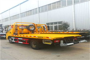 大安山附近拖车救援搭电